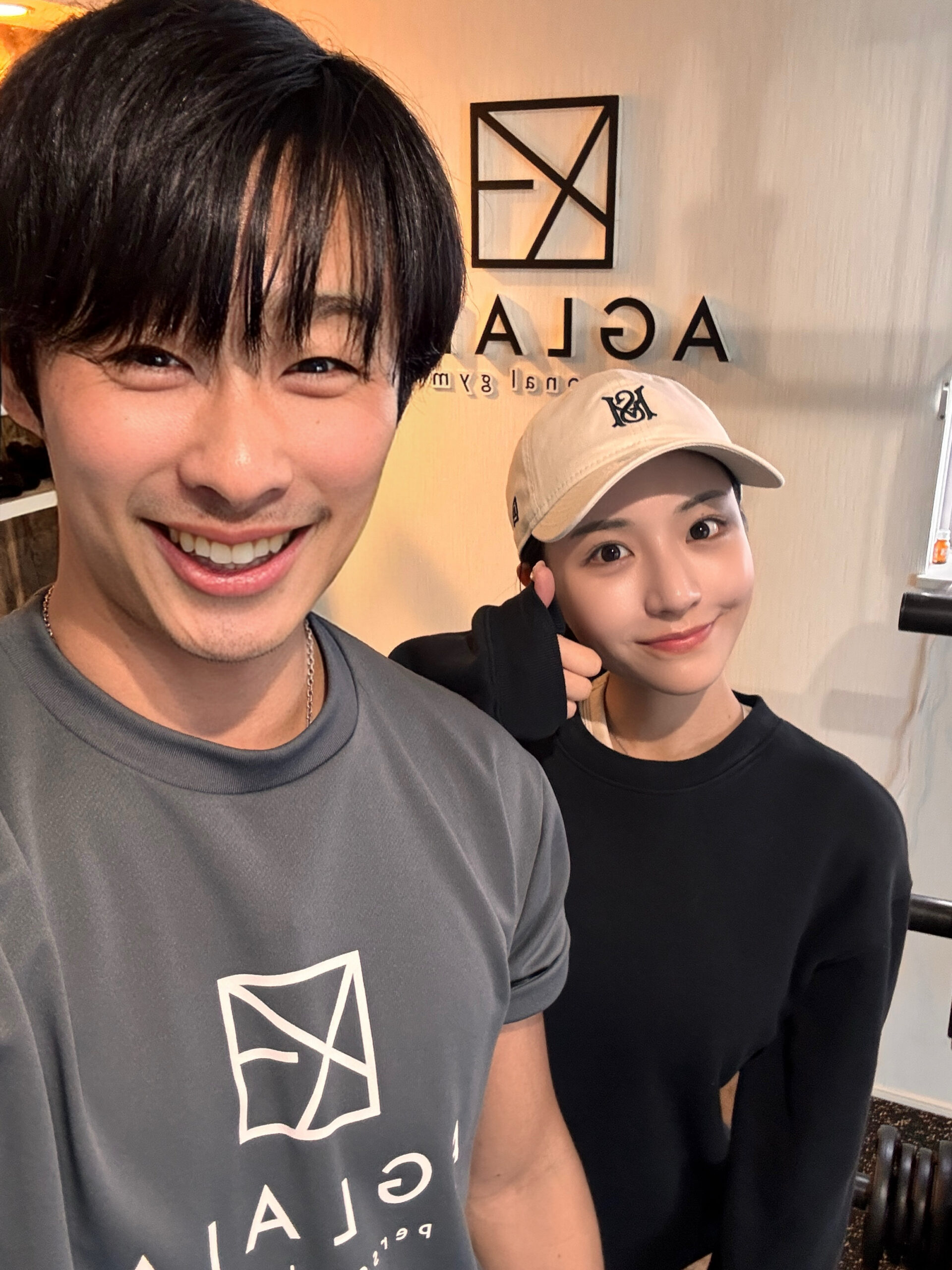 【渋谷・青山・表参道エリアで女性専用パーソナルジムをお探しなら「AGLAIA」】 表参道の女性専用パーソナルジム「AGLAIA（アグライア）」は、渋谷・青山からもアクセス抜群。20代女性に人気のパーソナルトレーニングで、「もっとキレイになりたい」「自信が持てるボディラインになりたい」という願いを叶えます。 「痩せたいけど続かない」「ジム初心者で不安」「くびれを作りたい」「ヒップアップしたい」そんなお悩みを持つ方にこそ、AGLAIAはぴったり。完全個室で、女性のためだけに考えられたボディメイクプログラムをご提供しています。 ■ 表参道・青山・渋谷エリアの20代女性に選ばれる理由 AGLAIAは、ただのパーソナルジムではありません。20代〜30代女性の「なりたいカラダ」を叶えることに特化した、完全女性専用のパーソナルトレーニングジムです。 表参道の洗練された空間で、自分磨きをしながら理想のボディラインを手に入れることができます。 ✔ メリハリのある美ボディを目指すパーソナルトレーニング AGLAIAでは「痩せるだけ」で終わらない、女性らしい曲線美をつくるトレーニングが人気。特に20代女性からは、「ヒップアップ」「くびれ」「二の腕引き締め」「美脚トレーニング」「脚痩せ」などパーツ別のオーダーメイドプログラムが好評です。 ✔ 渋谷・青山・表参道から通いやすい好立地 渋谷駅、青山一丁目駅、表参道駅からアクセスしやすく、仕事帰りやお買い物のついでにも気軽に通えるのが魅力。忙しい20代女性でもライフスタイルに無理なくパーソナルトレーニングを取り入れることができます。 ✔ 完全個室＆プライベート空間で安心のトレーニング環境 AGLAIAは完全予約制・完全個室のプライベートジム。他の人の視線が気になることなく、初心者の方でもリラックスしてトレーニングに集中できます。清潔感のある上質な空間で、自分だけのボディメイク時間を楽しめます。 ✔ プロトレーナーによる徹底サポートで最短距離の理想ボディへ トレーナーは全員が女性専用パーソナルトレーニングのプロフェッショナル。解剖学や栄養学を基にした指導で、「短期間で結果を出したい」という方にも最適です。食事指導もセットで、「健康的にキレイに痩せる」をしっかりサポートします。 ■ AGLAIAで叶える理想のボディメイク AGLAIAのパーソナルトレーニングは、一人ひとりの体質や目標に合わせたオーダーメイドプログラム。 特に20代女性に多い悩み別メニューが豊富です。 ・ヒップアップ＆美尻トレーニング 　3D美尻トレーニングで立体的なヒップラインを作り、美しい後ろ姿に。 ・くびれ＆ウエスト引き締めトレーニング 　ウエスト周りを集中的にアプローチ。自然なくびれを目指します。 ・脚痩せ＆美脚プログラム 　むくみやすい脚を引き締め、バランスの良い美脚を手に入れる。 ・美姿勢改善トレーニング 　猫背や反り腰を改善して、立ち姿から美しく。自信のあるボディラインへ。 ・短期間集中ダイエットプログラム 　イベントやブライダルを控えた方にもおすすめ！効率的に脂肪燃焼を促進します。 ■ 初めてのパーソナルジムでも安心 「パーソナルジムは敷居が高い…」と思っていませんか？ AGLAIAは、20代の女性が初めてでも通いやすい雰囲気づくりを大切にしています。カウンセリングでお悩みをしっかり伺い、無理なく続けられるプランをご提案。 「運動が苦手」「筋トレ初心者」そんな方もご安心ください。トレーナーが優しくサポートしながら進めていきますので、続けるほどに自分の変化を楽しめるはずです。 ■ 渋谷・青山・表参道の20代女性から嬉しい声が続々 実際にご利用いただいたお客様からは、たくさんの嬉しいお声が届いています。 「通うたびに自分に自信がつく！」 「気になっていたヒップラインが引き締まり、パンツスタイルに自信が持てるようになった」 「食事指導もしてもらえるから、無理なく健康的に痩せられました！」 「トレーニングが楽しいから続けられる！」 多くの口コミで「トレーニングが楽しい」「結果が出る」「初心者でも安心」と好評をいただいているのがAGLAIAの特徴です。表参道だけでなく、渋谷や青山からも通いやすいため、忙しい毎日の中でも気軽にボディメイクを習慣化できます。 ■ AGLAIAであなたの“なりたい”を叶えよう 渋谷・青山・表参道で「女性専用パーソナルトレーニングジム」を探している方は、ぜひAGLAIAへ。 体験トレーニングもご用意していますので、「まずは一度試してみたい！」という方も大歓迎です。 AGLAIAで、自分史上最高のボディを目指しませんか？ あなたの「キレイになりたい」を叶えるサポートを、全力でお手伝いします！ 【AGLAIAのおすすめポイントまとめ】 ✅ 渋谷・青山・表参道からアクセス良好な女性専用ジム ✅ 完全個室のプライベート空間で集中トレーニング ✅ 20代女性に人気のヒップアップ＆くびれメニュー ✅ 食事指導つきで健康的にダイエット ✅ 初心者でも安心の丁寧なサポート体制 お気軽にお問い合わせ・体験予約をお待ちしております！😊